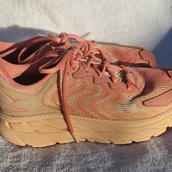HOKA Clifton LS Sneaker Cantaloupe/Electric Coral Women’s 6 Comfy ( New $175) - Picture 4 of 6